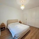 Largo Papa Tirabora Short Rent Apartamento Trieste