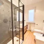 Largo Papa Tirabora Short Rent *