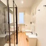 Largo Papa Tirabora Short Rent