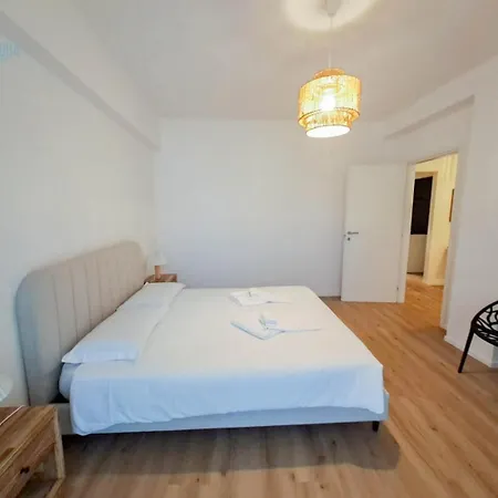Largo Papa Tirabora Short Rent Lägenhet Trieste