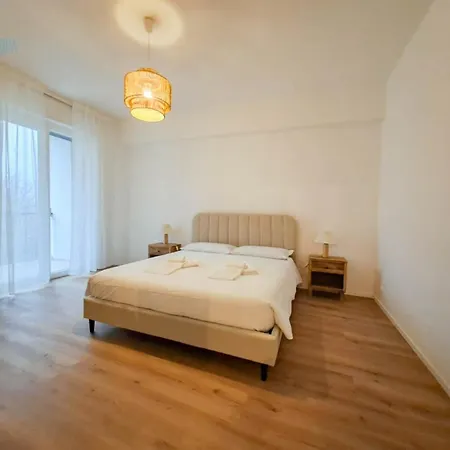 Largo Papa Tirabora Short Rent Lägenhet
