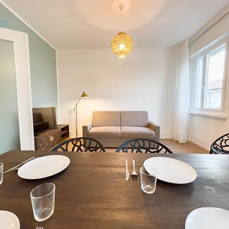 Largo Papa Tirabora Short Rent شقة *