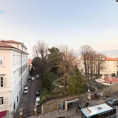 Lägenhet Largo Papa Tirabora Short Rent Trieste