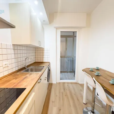 Largo Papa Tirabora Short Rent Apartamento Trieste