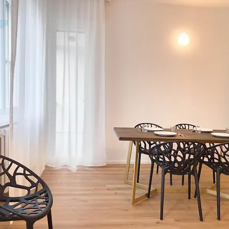 Largo Papa Tirabora Short Rent *