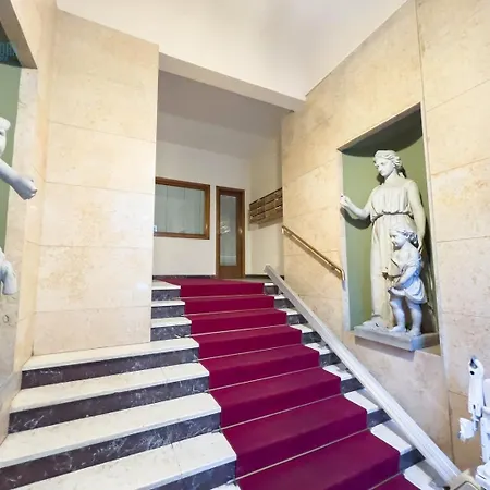 Largo Papa Tirabora Short Rent Lägenhet