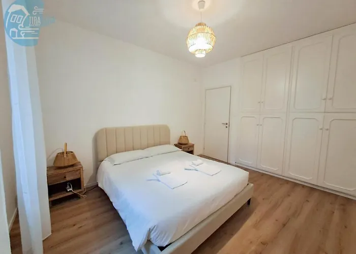 Largo Papa Tirabora Short Rent Apartamento Trieste