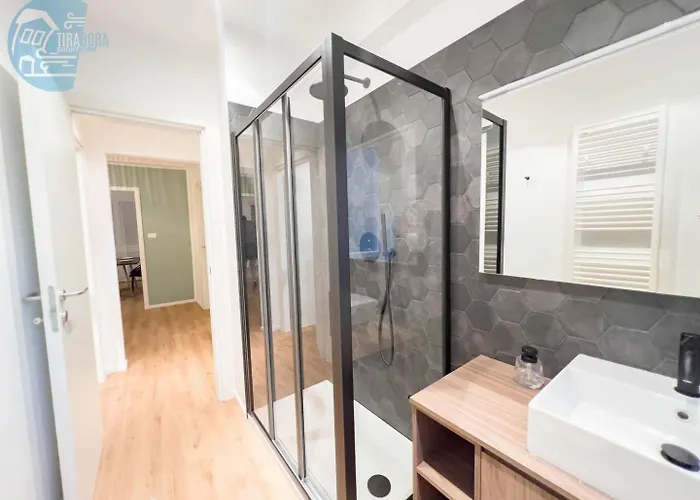 Largo Papa Tirabora Short Rent *