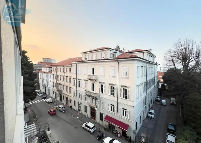 Largo Papa Tirabora Short Rent