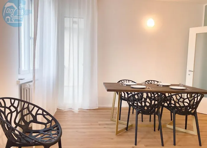 Largo Papa Tirabora Short Rent *