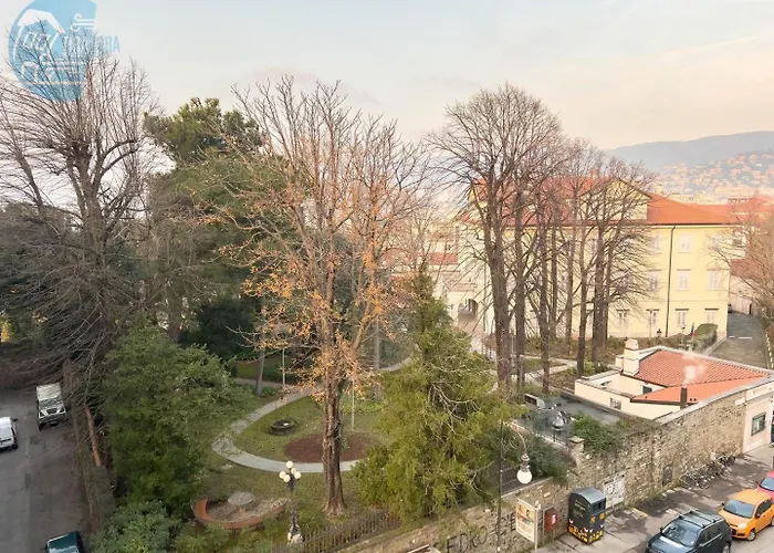Largo Papa Tirabora Short Rent * Trieste